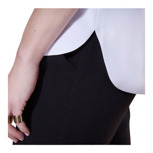 Elizabeth & Clarke The Bennet Unstainable White Sleeveless V-Neck Top | Size 10 - Picture 3 of 11